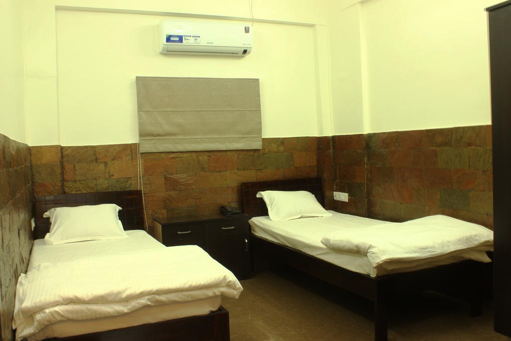 Urban Ville Hotel Pune Esterno foto